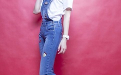 动漫女人物去掉所有服装的样子